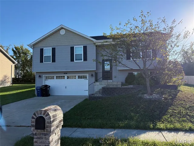 $2,000 | 434 Honeysuckle Creek Drive, Wentzville, MO 63385