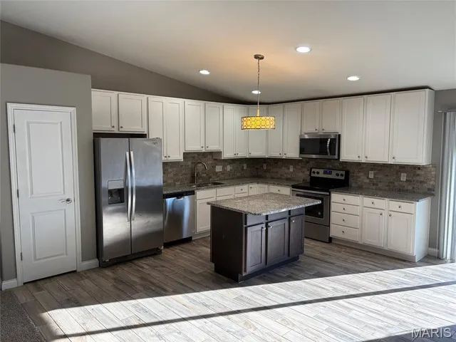 $2,000 | 434 Honeysuckle Creek Drive, Wentzville, MO 63385