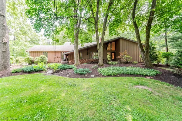$734,900 | 242 Springdale Lane, Moreland Hills, OH 44022