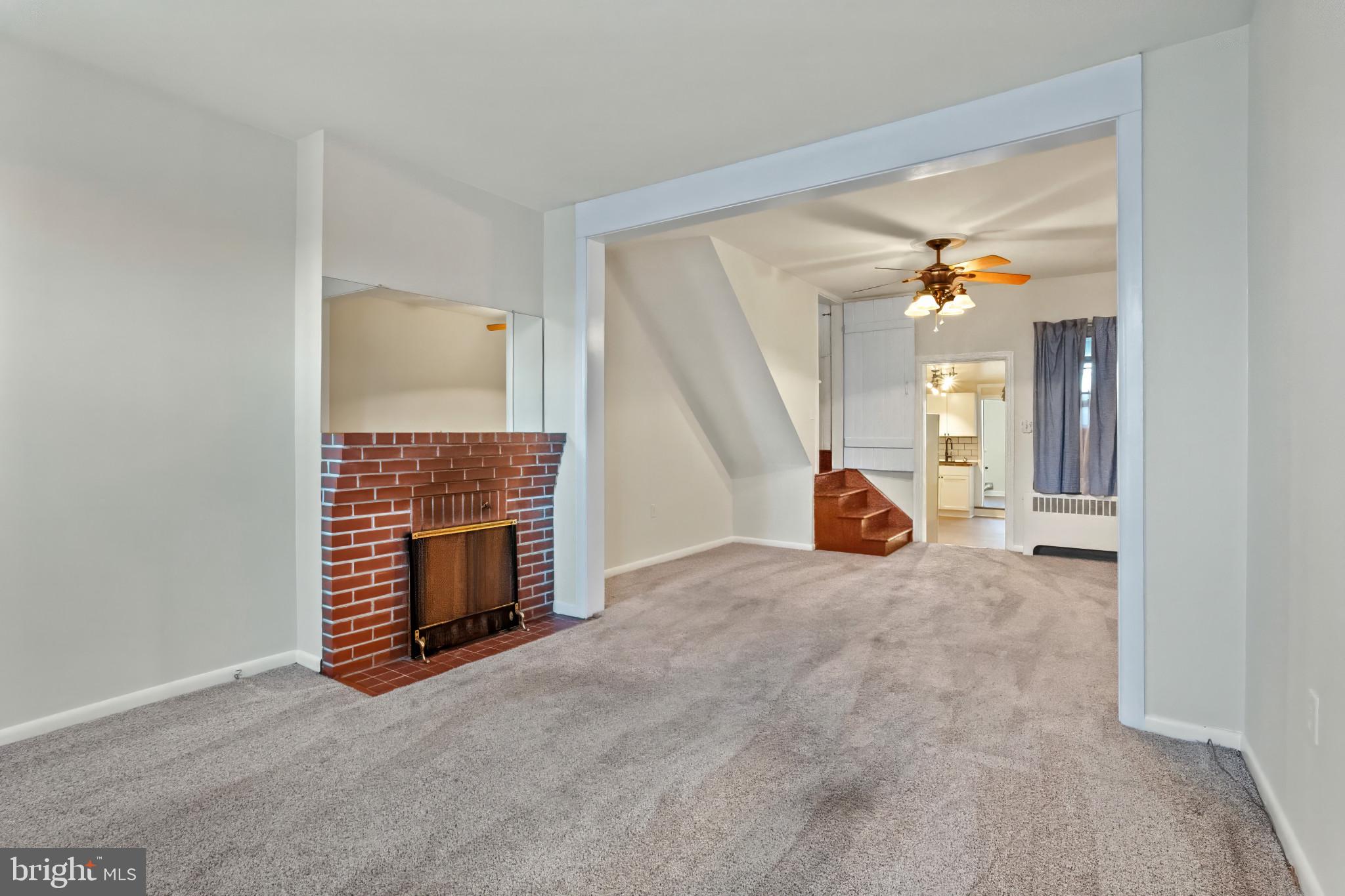 427 South Market Street Frederick, MD 21701 - Photo 7 of 42 Living room