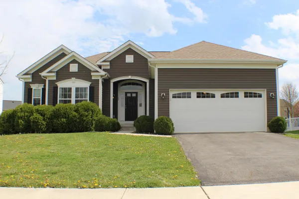 $374,900 | 162 Edmonds Drive, Commercial Point, OH 43116