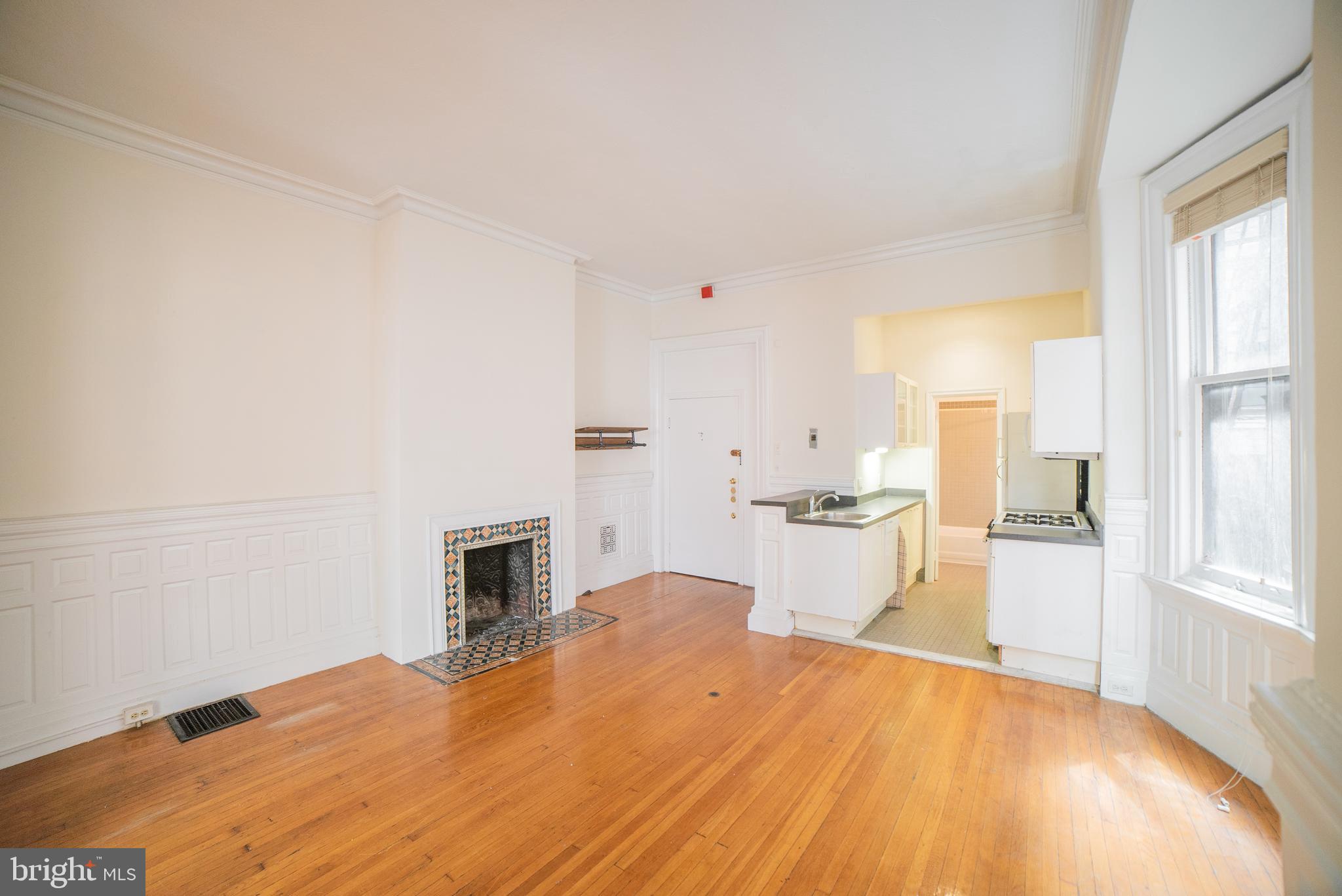 1919 Spruce Street, Unit 2R Philadelphia, PA 19103 - Photo 4 of 16