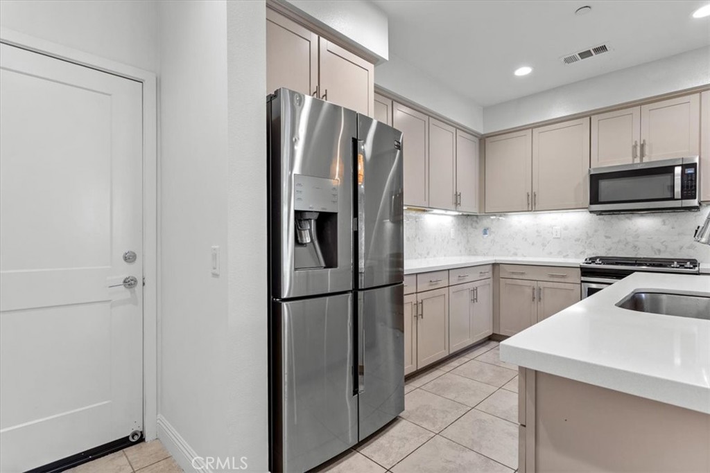 1821 Poppy Drive, Unit 5 Simi Valley, CA 93065 - Photo 8 of 39 Gallery Image 8