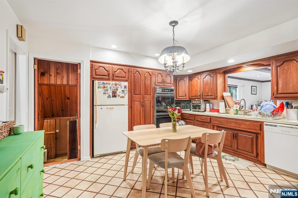 108 Morningside Road Paramus, NJ 07652 - Photo 13 of 45