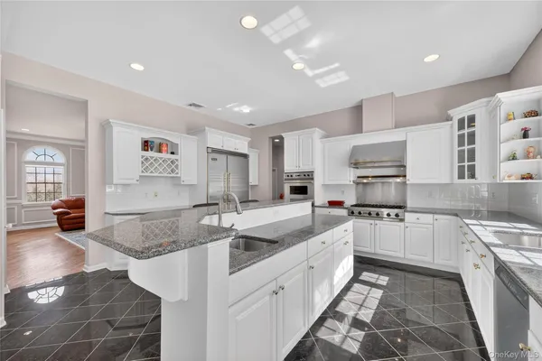 $1,350,000 | 19 Parkview Circle, Carmel, NY 10512