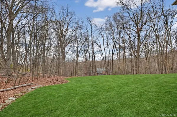 $1,350,000 | 19 Parkview Circle, Carmel, NY 10512