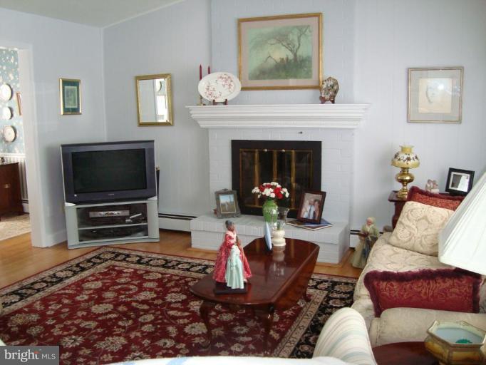 406 Merrie Lane Fallston, MD 21047 - Photo 4 of 30 Living Room