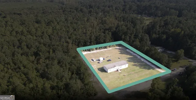 a view of a small yard