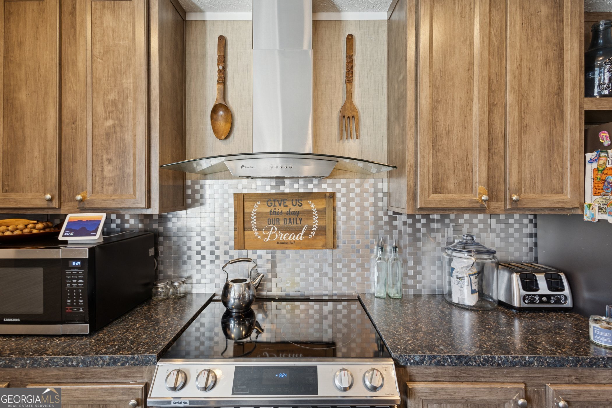 1238 Reedsville Road Clyo, GA 31303 - Photo 6 of 30 a kitchen with a stove and a microwave