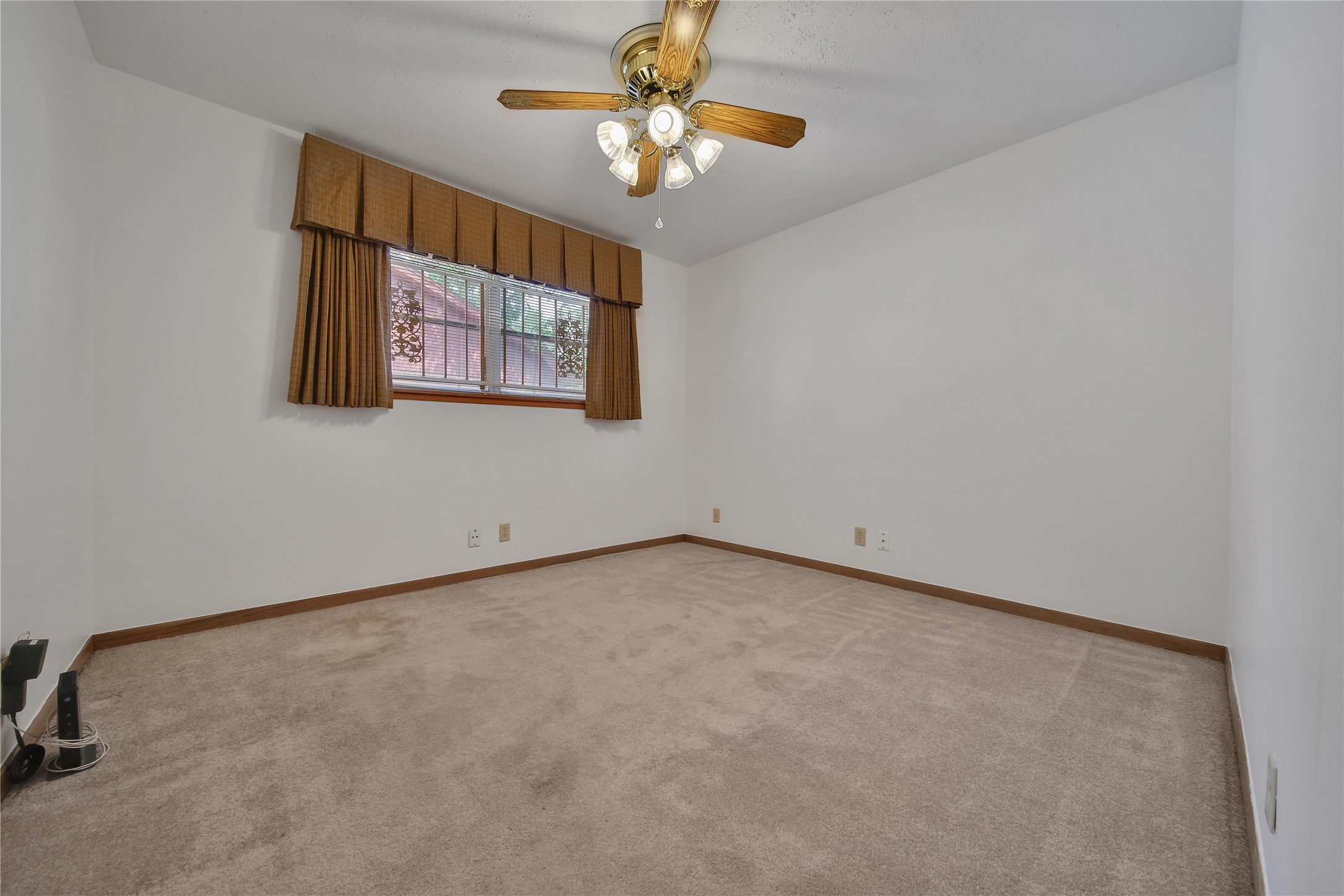 115 East Thornton Road Houston, TX 77022 - Photo 20 of 40 a view of an empty room