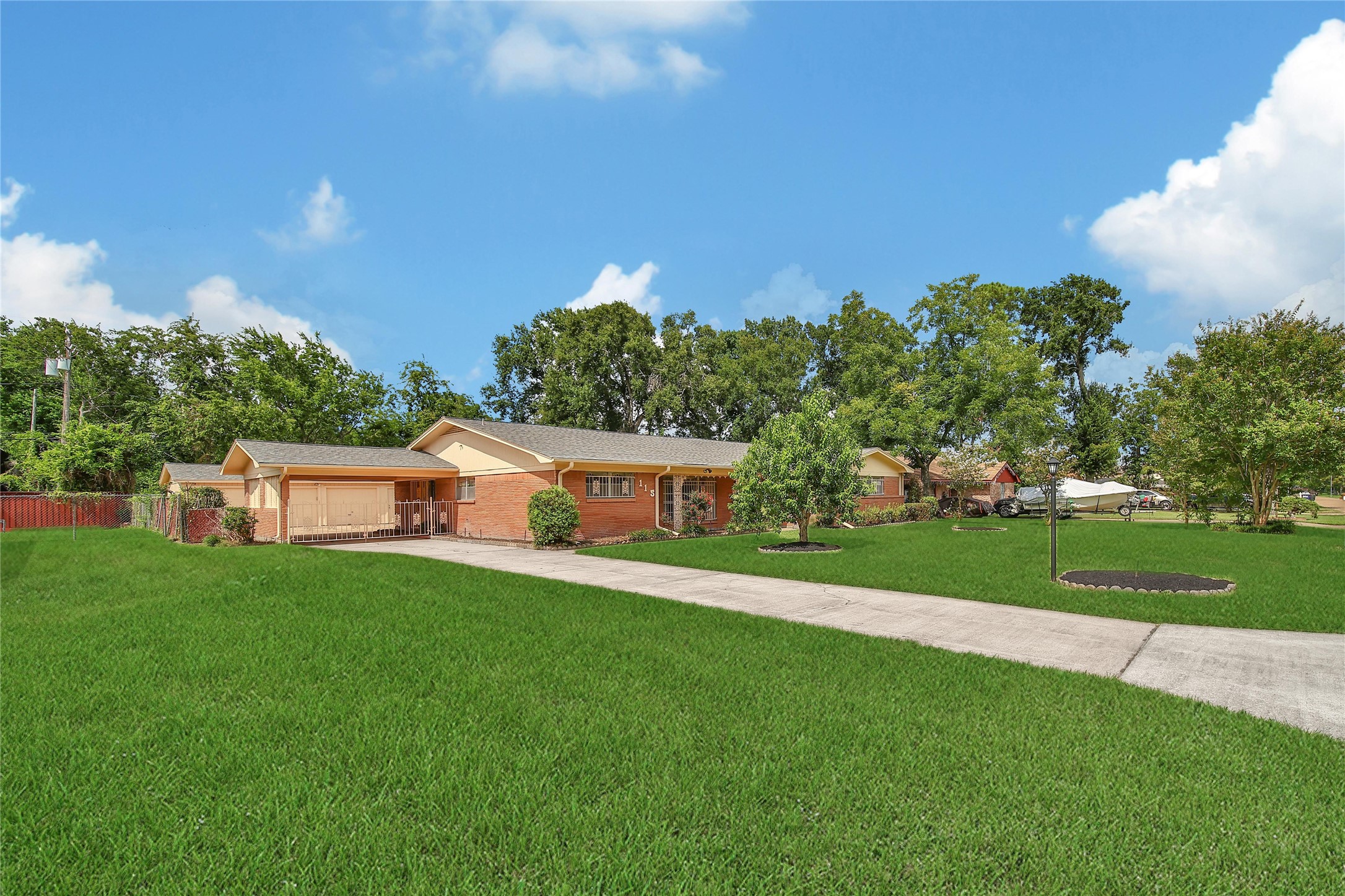 115 East Thornton Road Houston, TX 77022 - Photo 33 of 40 a front view of a house with a yard
