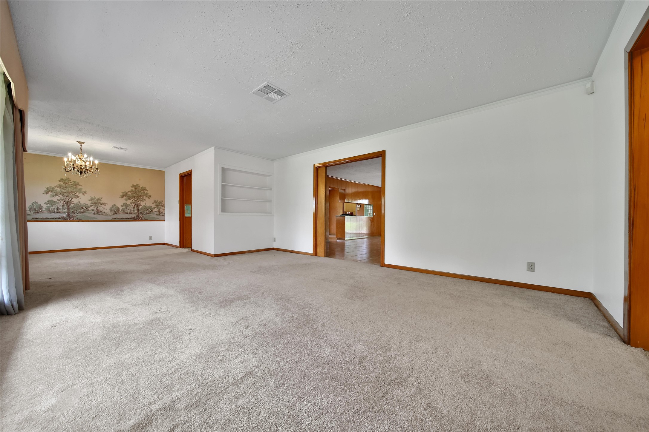 115 East Thornton Road Houston, TX 77022 - Photo 6 of 40 a view of empty room with window
