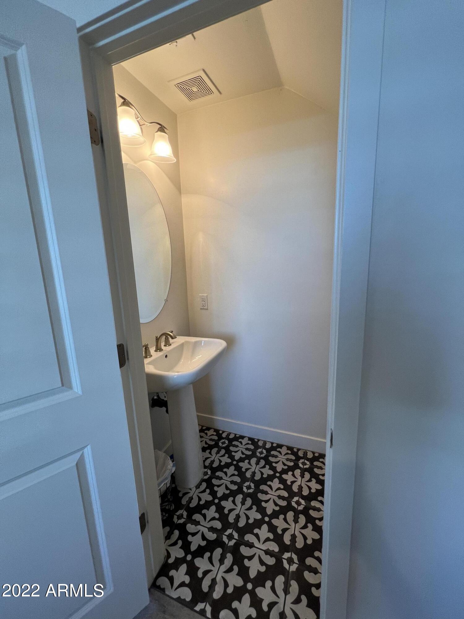 3030 North 38th Street, Unit 120 Phoenix, AZ 85018 - Photo 19 of 19 5C71A68B-4435-45B4-8701-ED078959B053