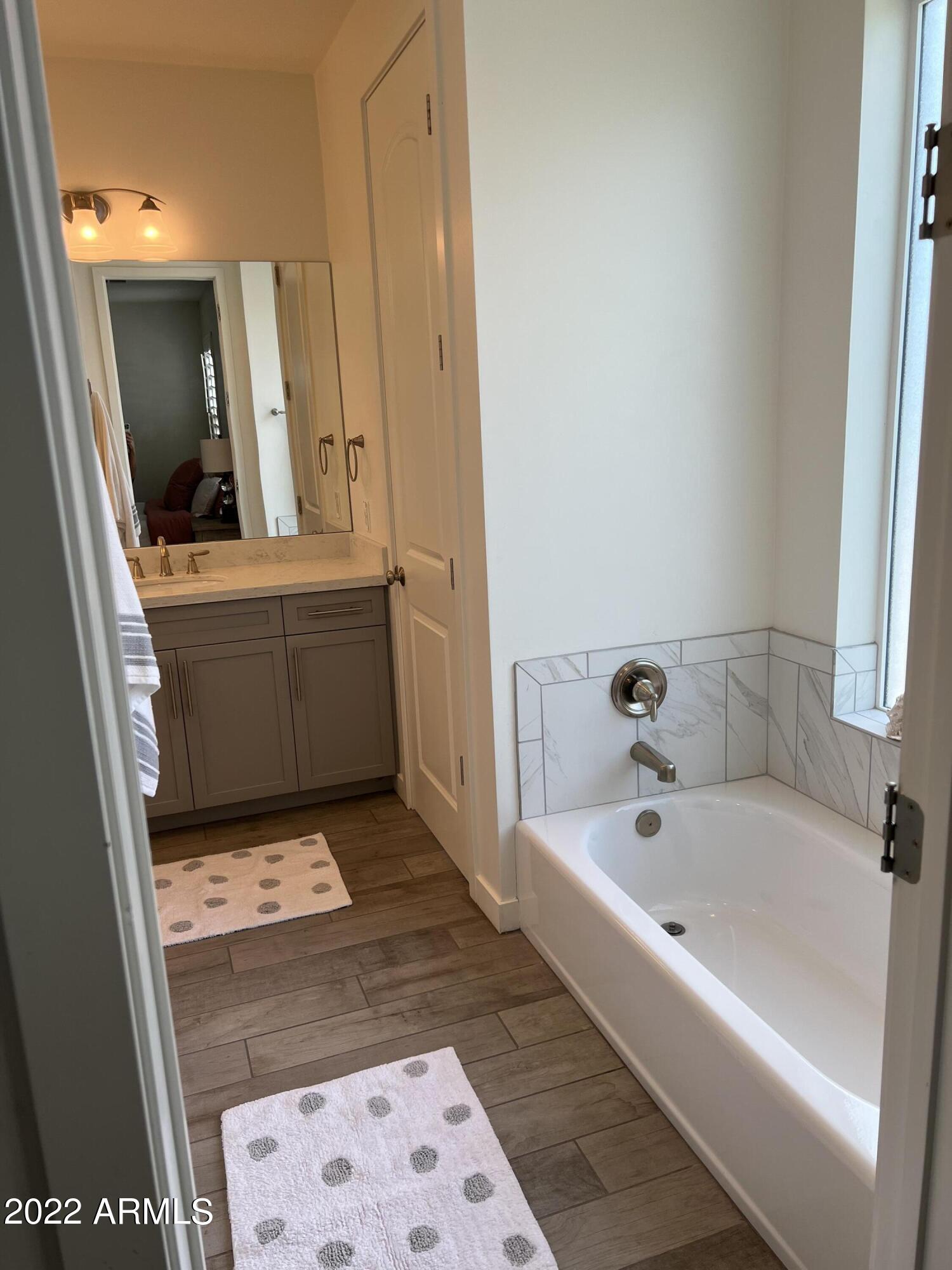 3030 North 38th Street, Unit 120 Phoenix, AZ 85018 - Photo 10 of 19 38A45638-08DE-43FA-8B0C-DC4E41E0DF6B