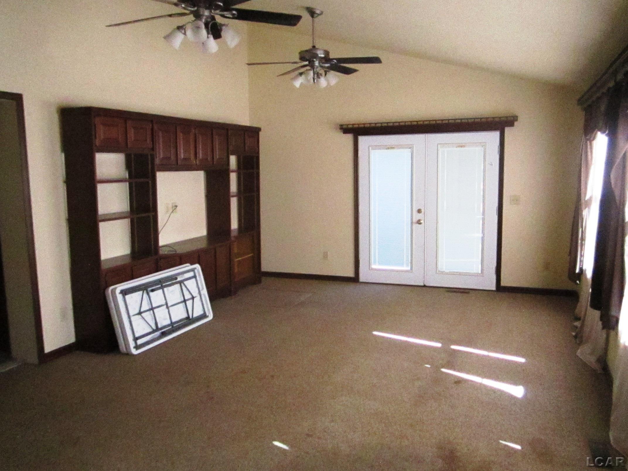 571 South Meridian Road Hudson, MI 49247 - Photo 7 of 18 Living Room