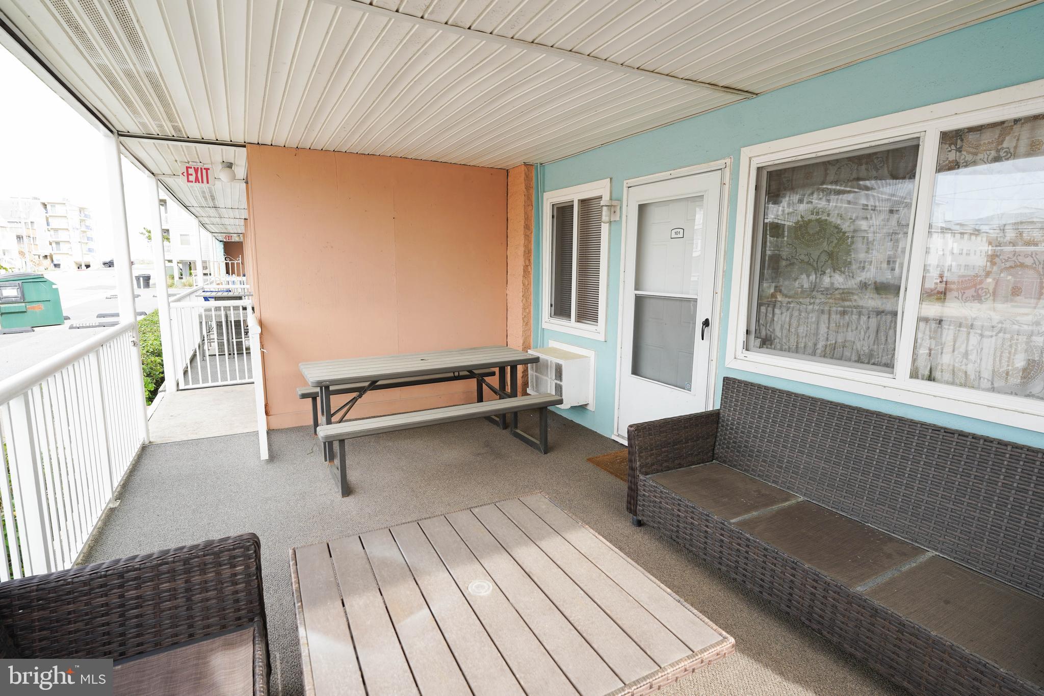 17 139th Street, Unit 101 Ocean City, MD 21842 - Photo 5 of 28 a living room with furniture