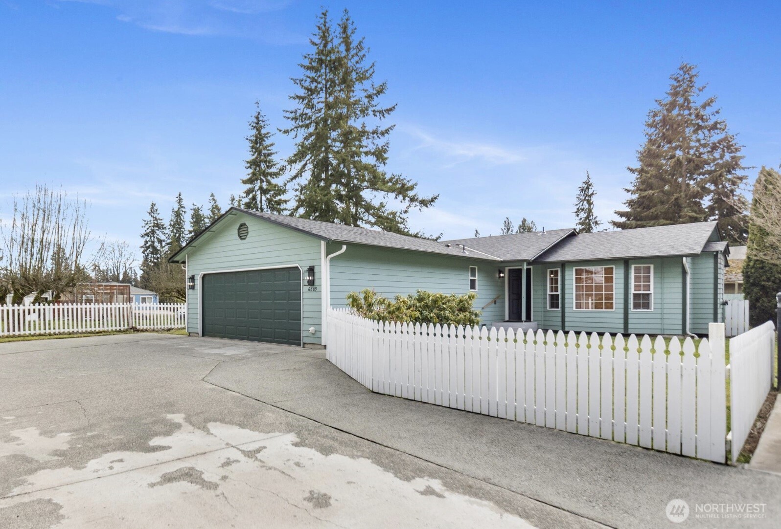 6809 Morgan Road Everett, WA 98203 - Photo 2 of 31
