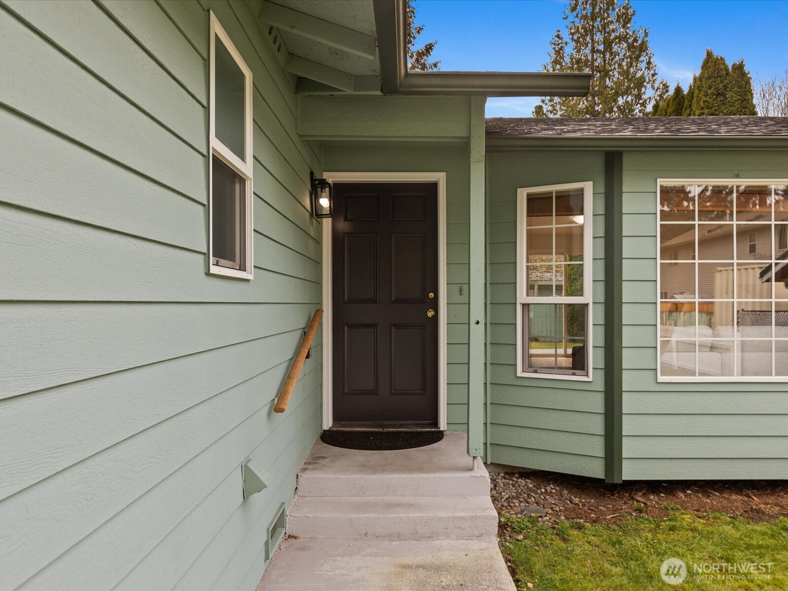 6809 Morgan Road Everett, WA 98203 - Photo 3 of 31