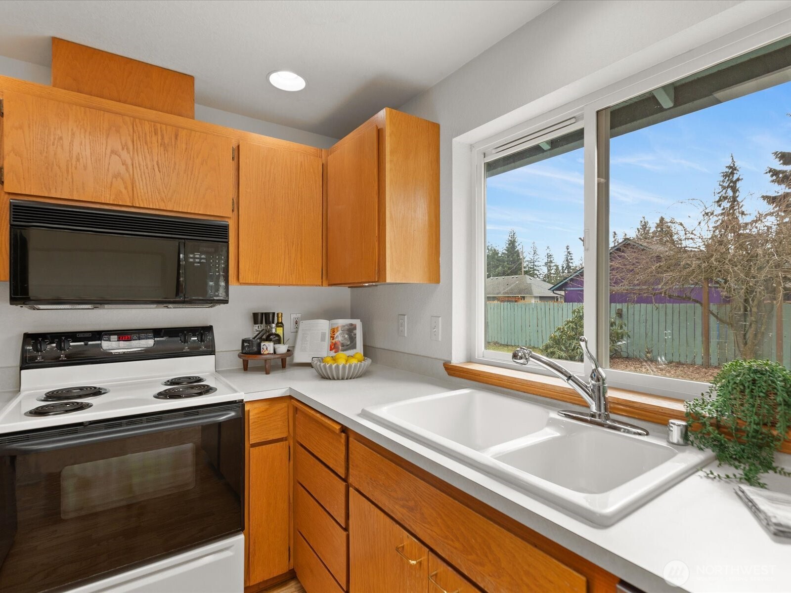 6809 Morgan Road Everett, WA 98203 - Photo 9 of 31