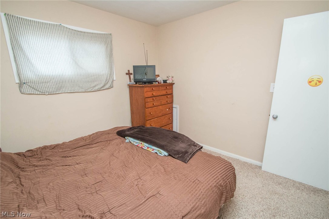11160 Snow Road Parma, OH 44130 - Photo 22 of 34