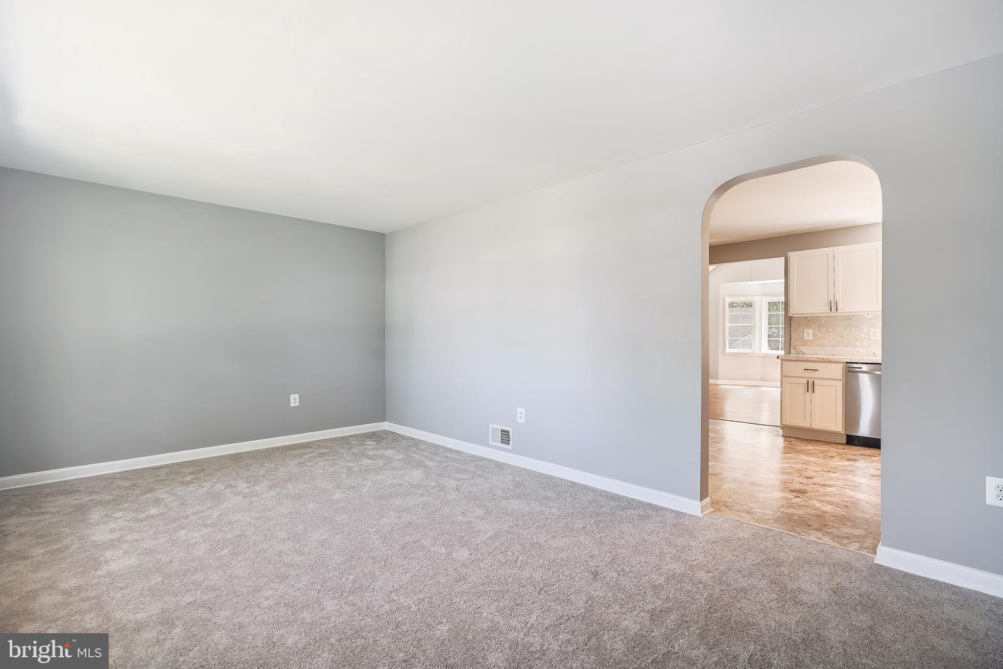 5502 Heatherwood Road Halethorpe, MD 21227 - Photo 3 of 27 Living room
