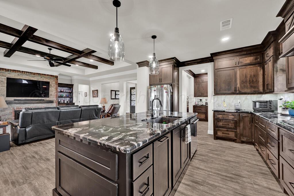 13621 Silverpointe Road Amarillo, TX 79124 - Photo 10 of 41 Kitchen/Living Area