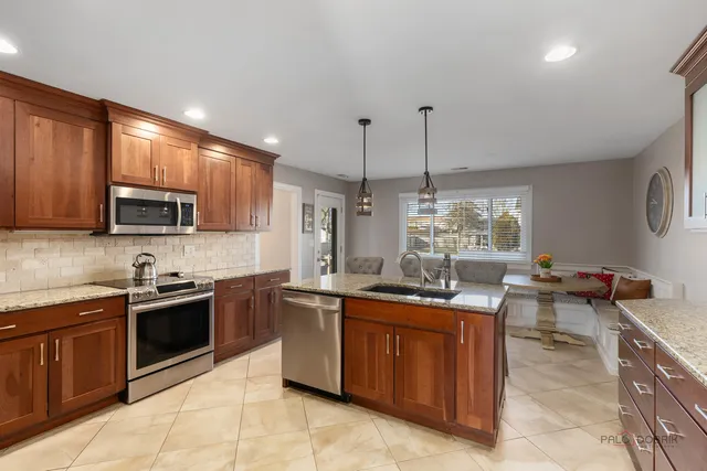 $749,900 | 950 West Hillside Street, Palatine, IL 60067