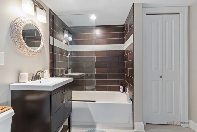 $749,900 | 950 West Hillside Street, Palatine, IL 60067