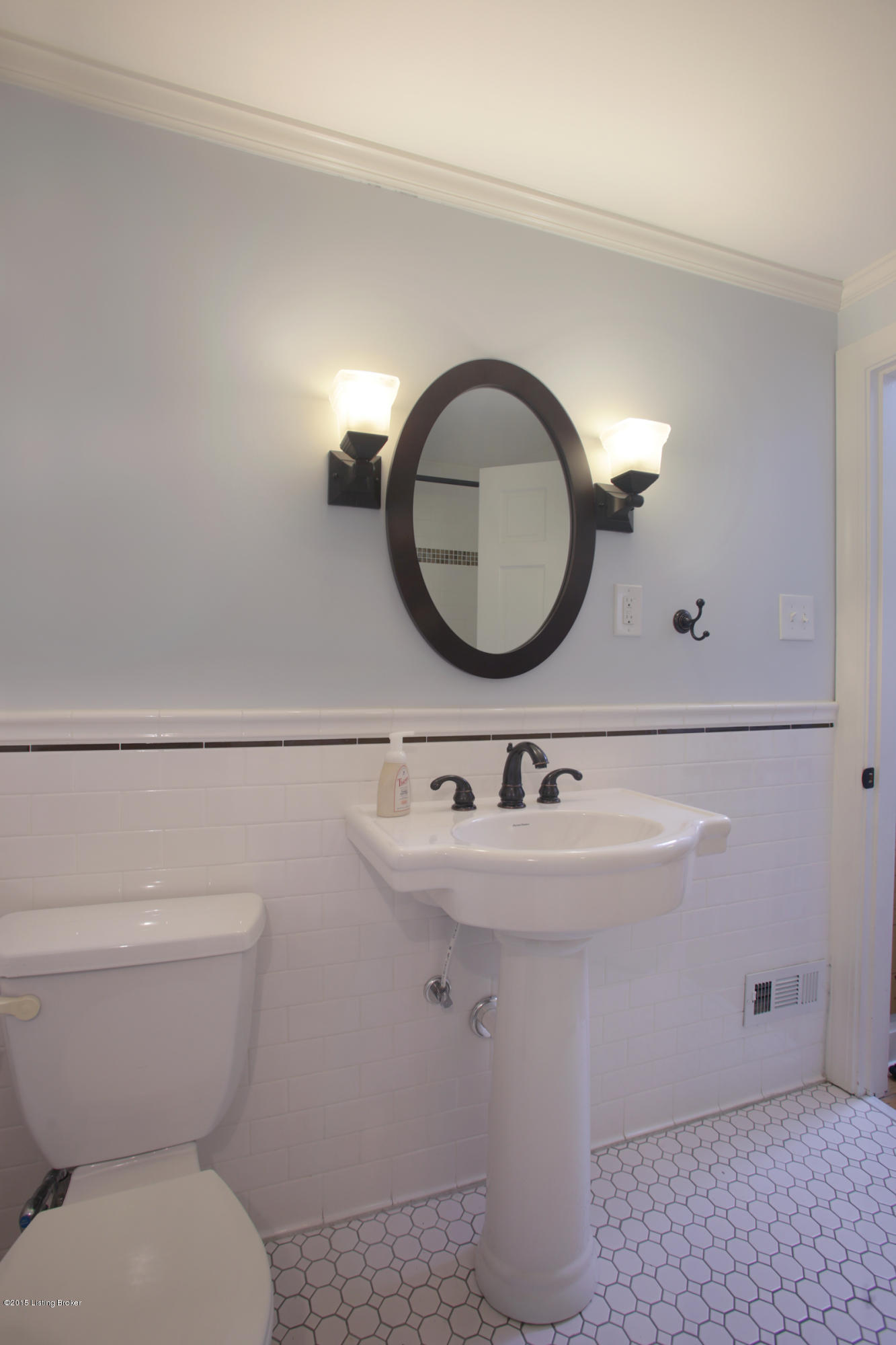 2901 Dundee Road Louisville, KY 40205 - Photo 15 of 35 This is also in the 2nd bath.