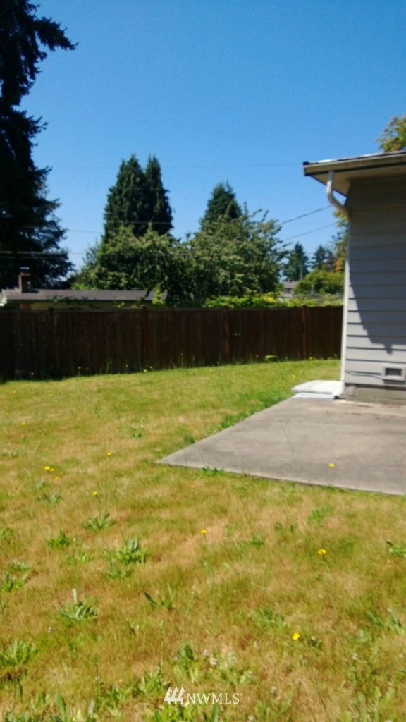 908 Ferndale Circle Northeast Renton, WA 98056 - Photo 12 of 13 Gallery Image 12