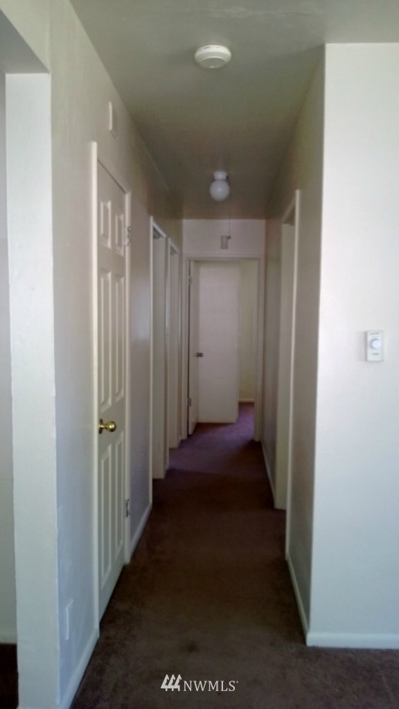 908 Ferndale Circle Northeast Renton, WA 98056 - Photo 9 of 13 Gallery Image 9