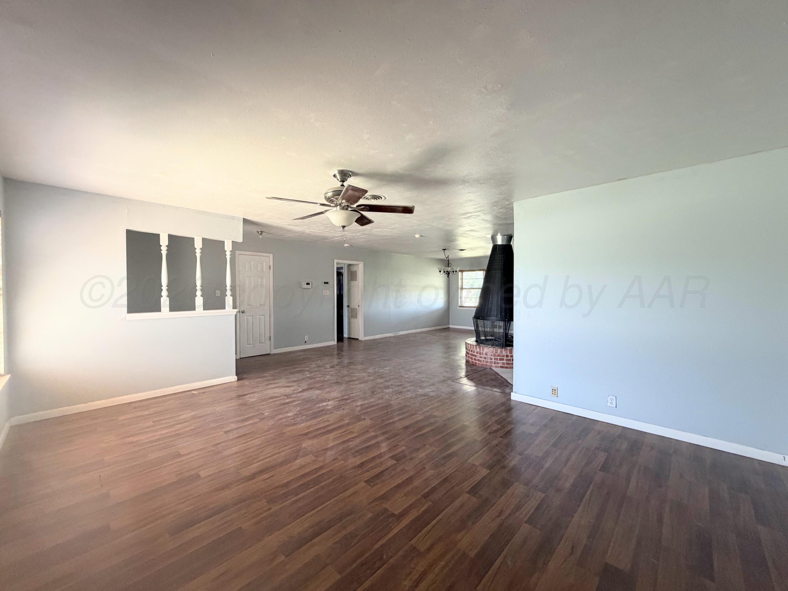 1010 Northwestern Street Perryton, TX 79070 - Photo 6 of 32 1010 NORTHWESTERN LIVING ROOM