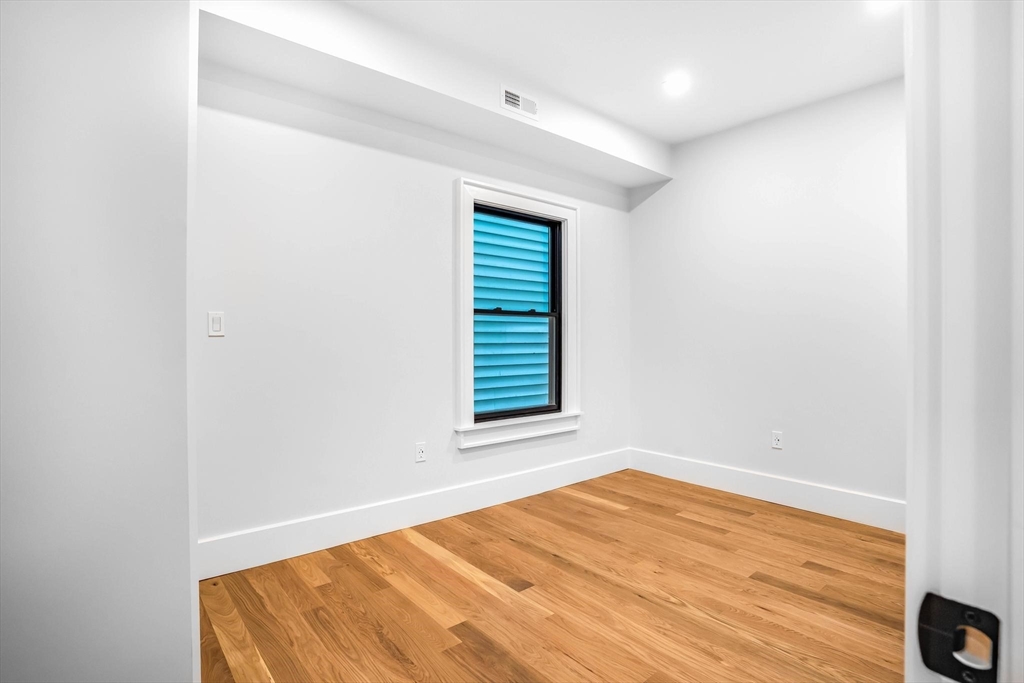 31 Mercer Street, Unit 2 Boston, MA 02127 - Photo 15 of 24