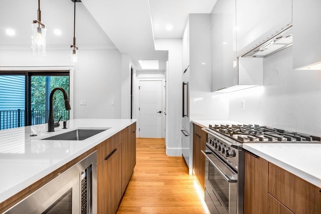 31 Mercer Street, Unit 2 Boston, MA 02127 - Photo 5 of 24