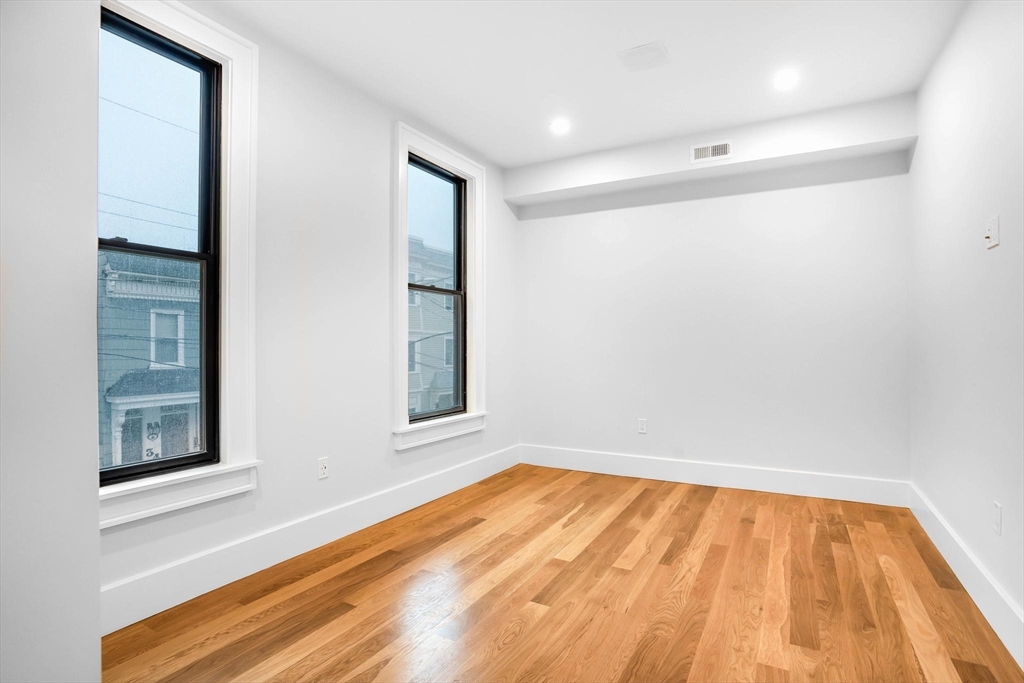 31 Mercer Street, Unit 2 Boston, MA 02127 - Photo 10 of 24