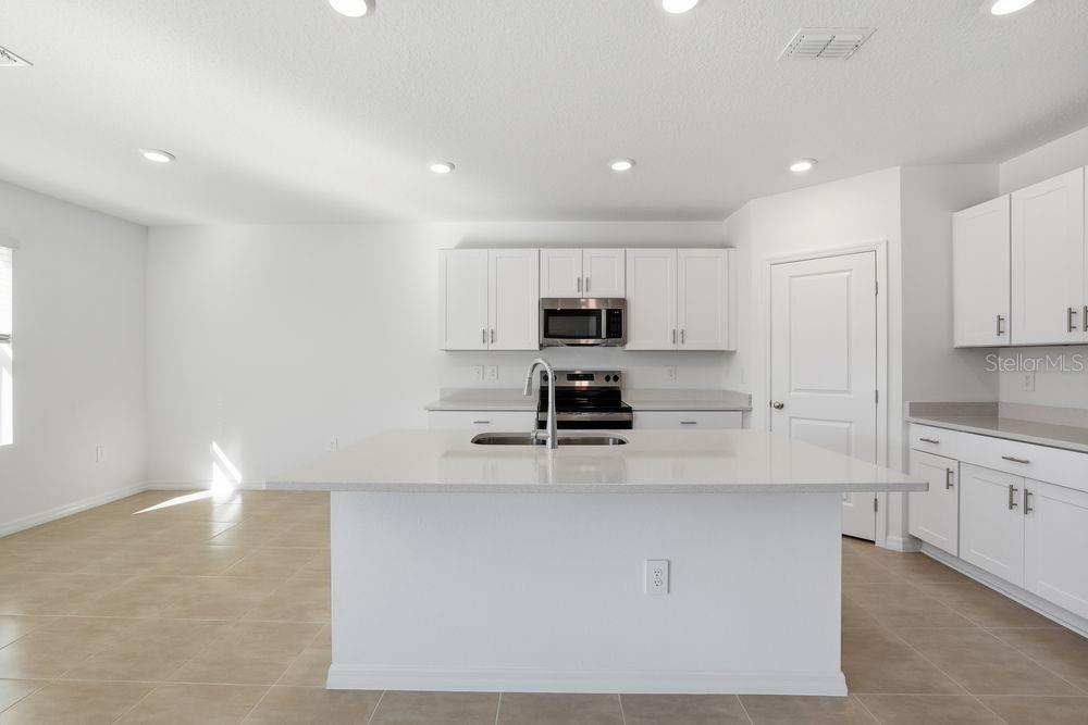 13601 Tropical Breeze Way Hudson, FL 34669 - Photo 3 of 48