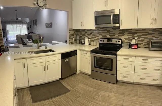 $3,500 | 330 Lakeside Court, Unit 206, Sunrise, FL 33326