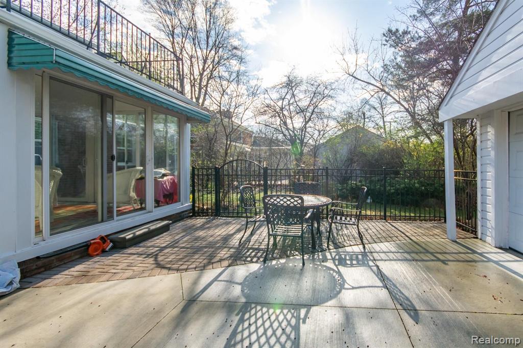 1197 Hawthorne Road Grosse Pointe Woods, MI 48236 - Photo 18 of 21