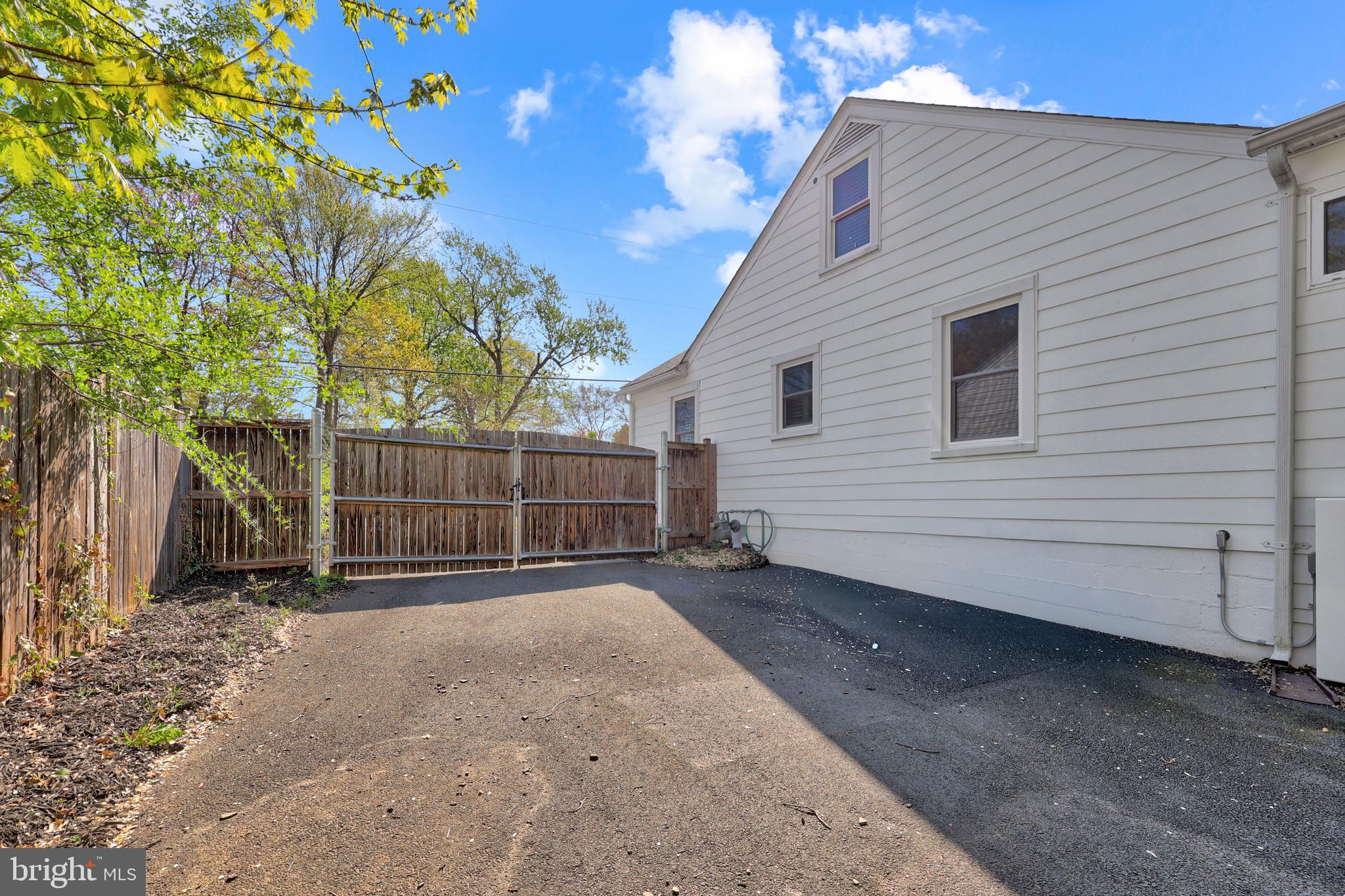 9106 Battle Street Manassas, VA 20110 - Photo 50 of 50 a view of a backyard