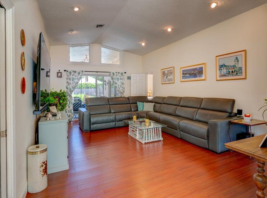 11335 Woodchuck Drive Boca Raton, FL 33428 - Photo 3 of 21 Living Room