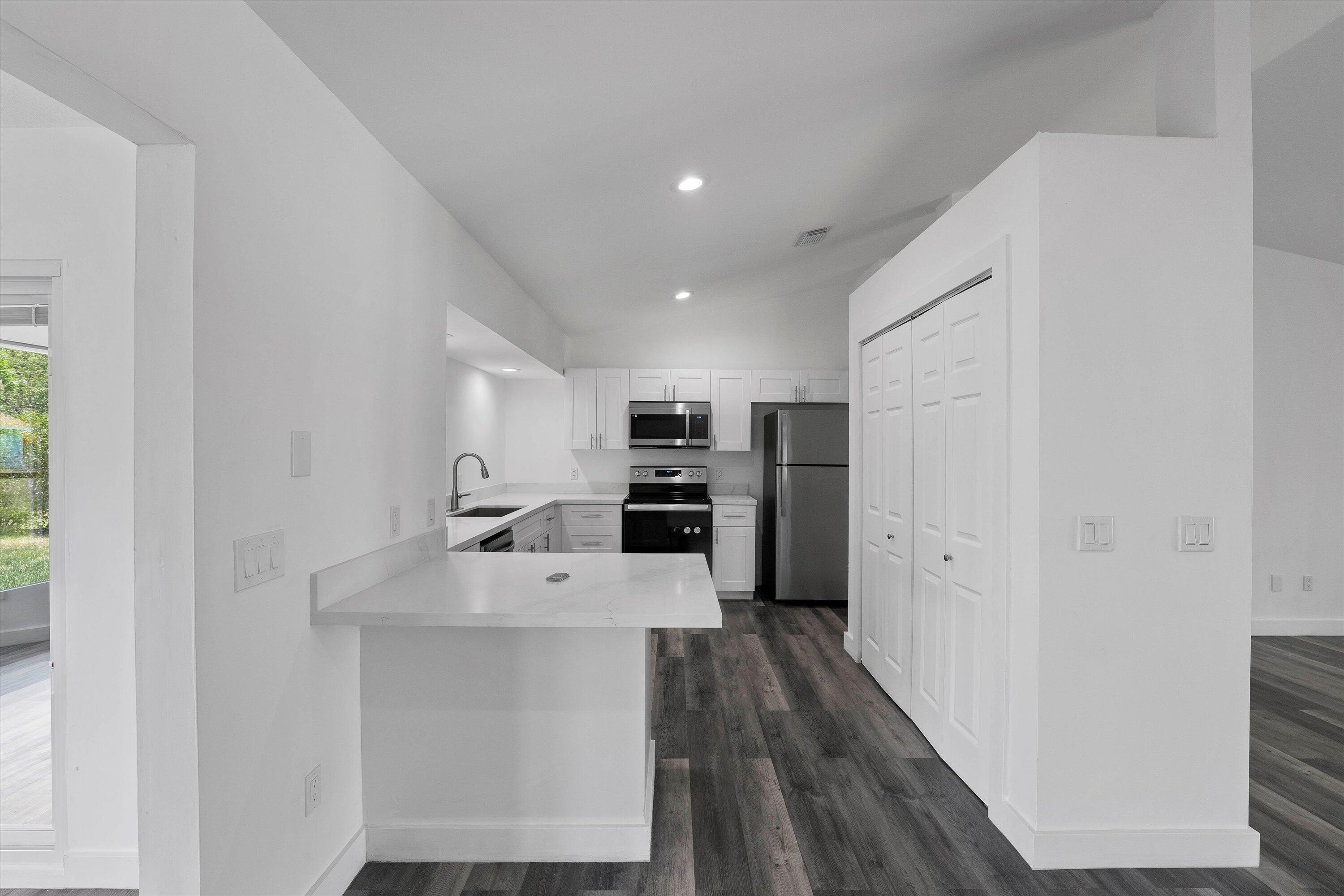 1991 Southwest Gemini Lane Port St. Lucie, FL 34984 - Photo 10 of 33 007