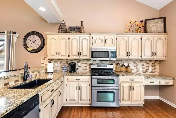 $460,000 | 7320 Northwest 85th Terrace, Kansas City, MO 64153