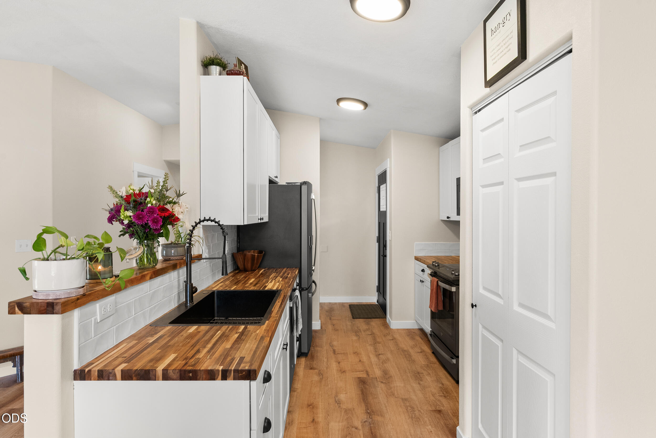 833 Northwest Maple Court Redmond, OR 97756 - Photo 8 of 44