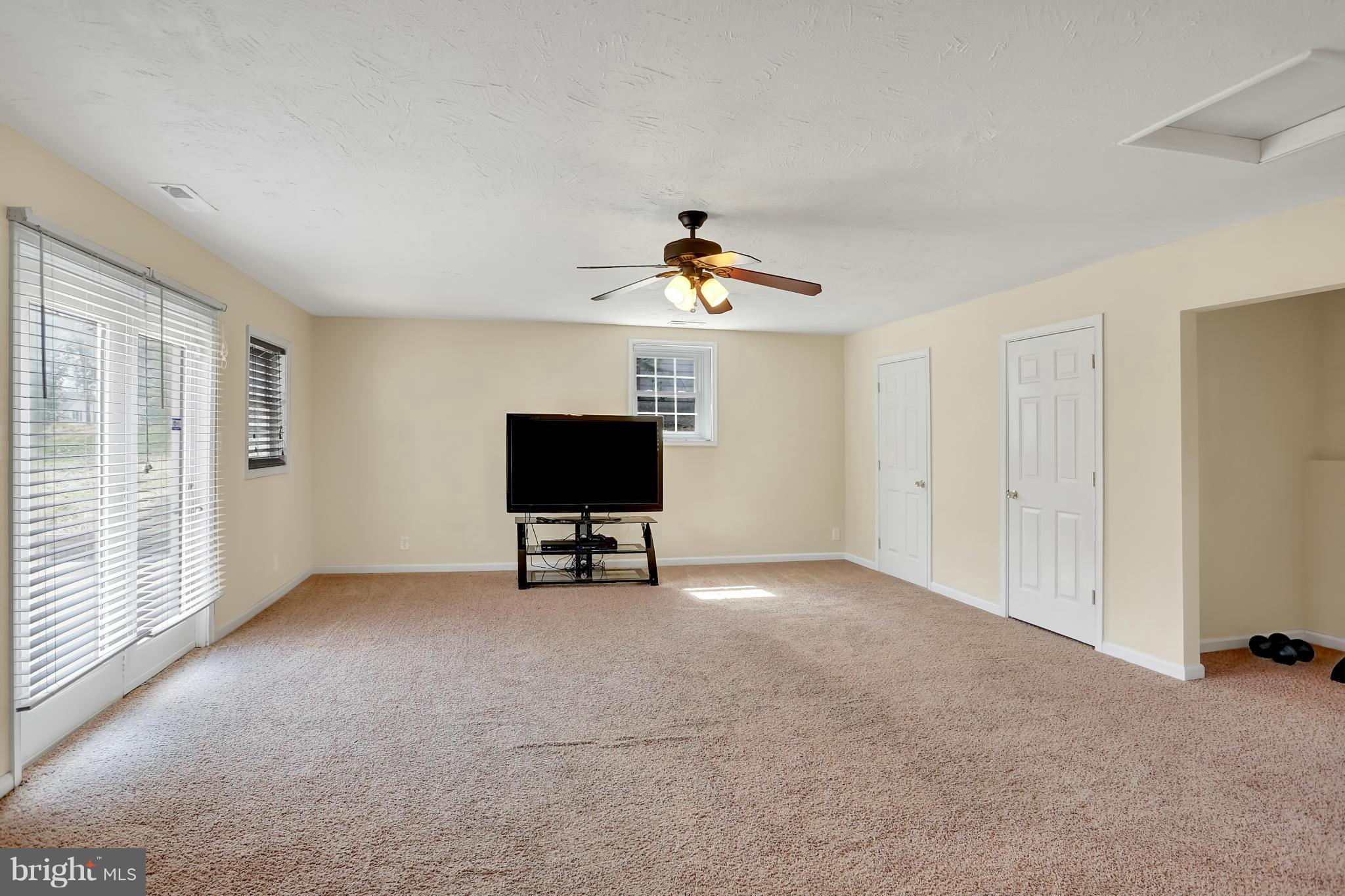 Large living room - perfect for entertaining