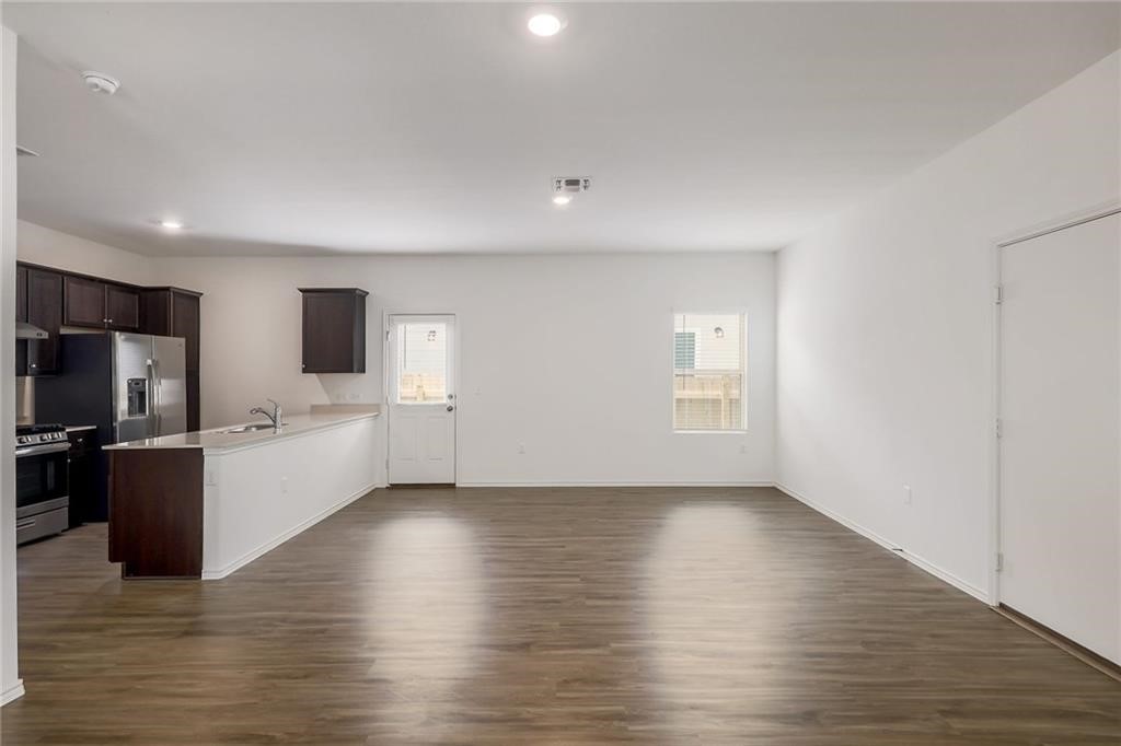 7109 Spirit Hill Road Austin, TX 78744 - Photo 6 of 24