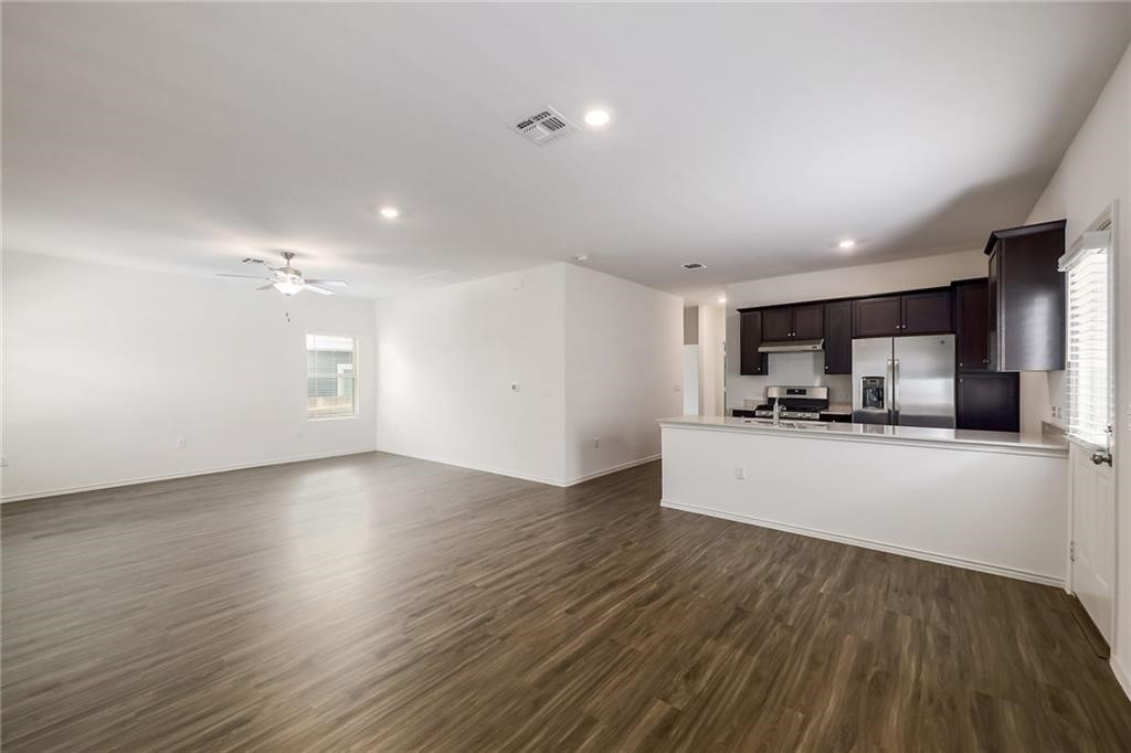 7109 Spirit Hill Road Austin, TX 78744 - Photo 8 of 24