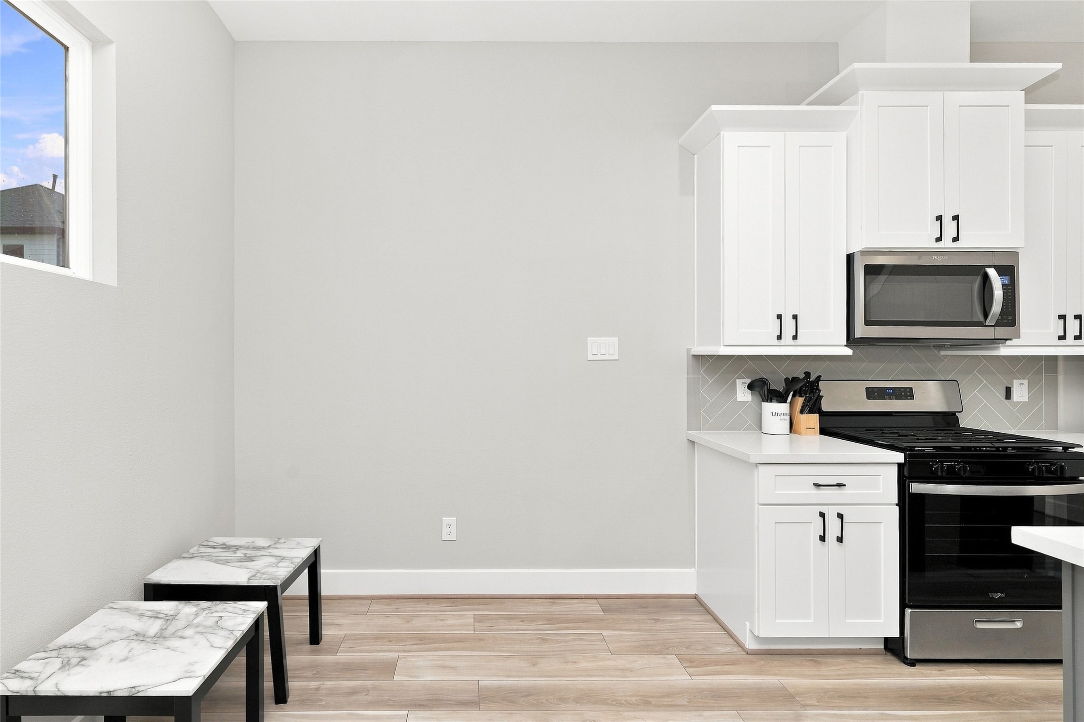8324 Curry Road Houston, TX 77093 - Photo 5 of 16 Dining/kitchen