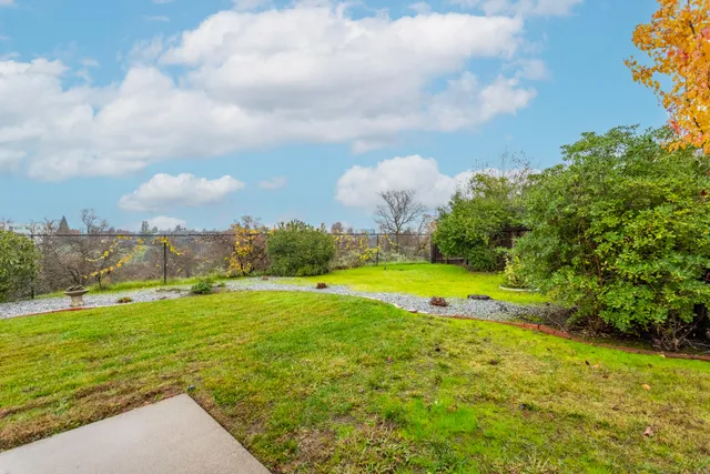 $389,900 | 3085 Seminole Drive, Redding, CA 96001