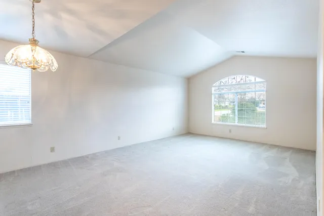 $389,900 | 3085 Seminole Drive, Redding, CA 96001