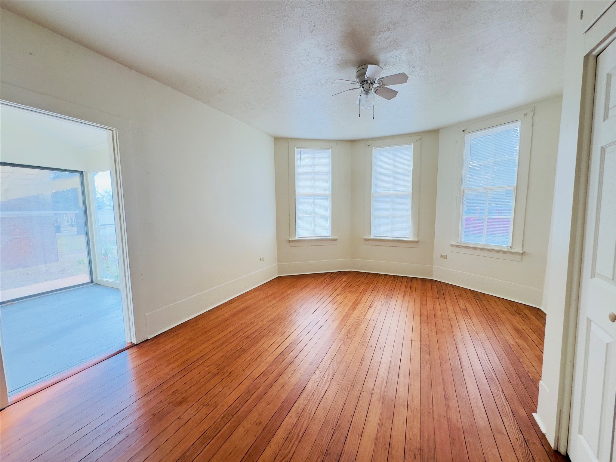 409 Botts Street Brenham, TX 77833 - Photo 3 of 20